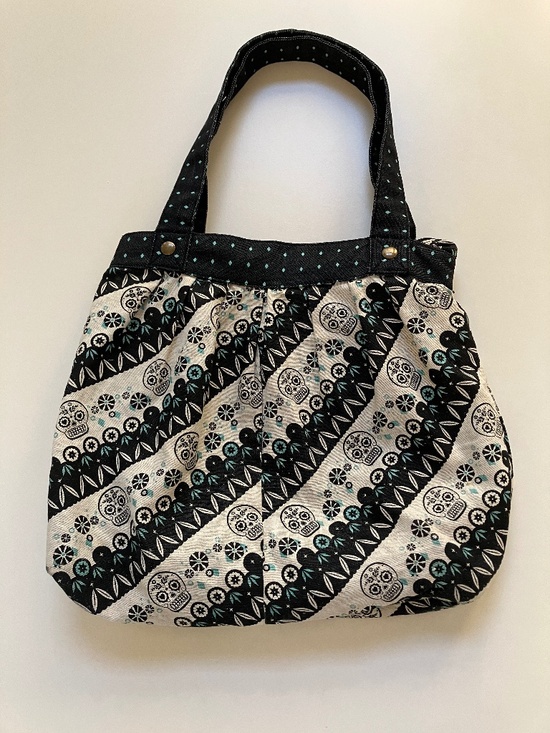 Loungefly Handbags - Loungefly Skull Purse Shoulder Bag Zipper Closure Tote Cotton Canvas